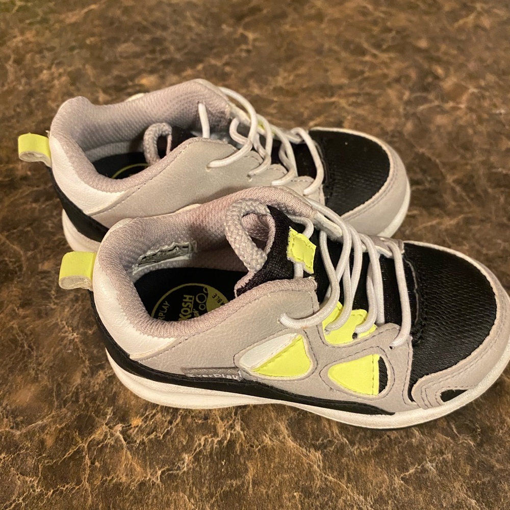 OshKosh Lime Green Sneaker Size 6